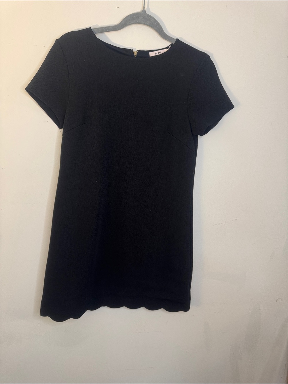 Black Short Sleeve Scallop Hem Shift Dress Mi Ami Size Small